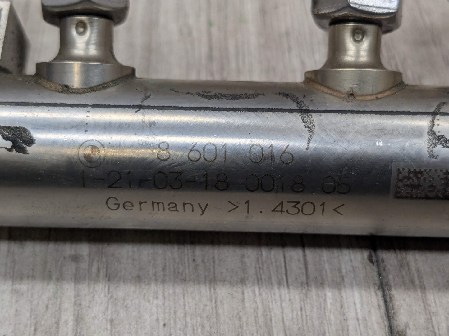 PRE-LCI OEM BMW G12 750 G30 M550 Engine N63R Left Fuel Injector Rail Lines 1-4