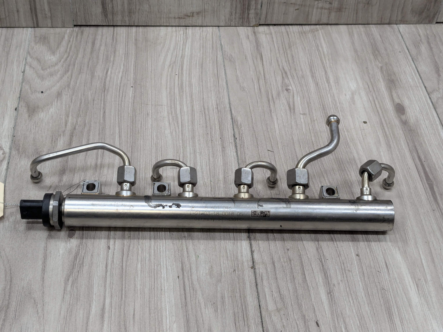 PRE-LCI OEM BMW G12 750 G30 M550 Engine N63R Left Fuel Injector Rail Lines 1-4