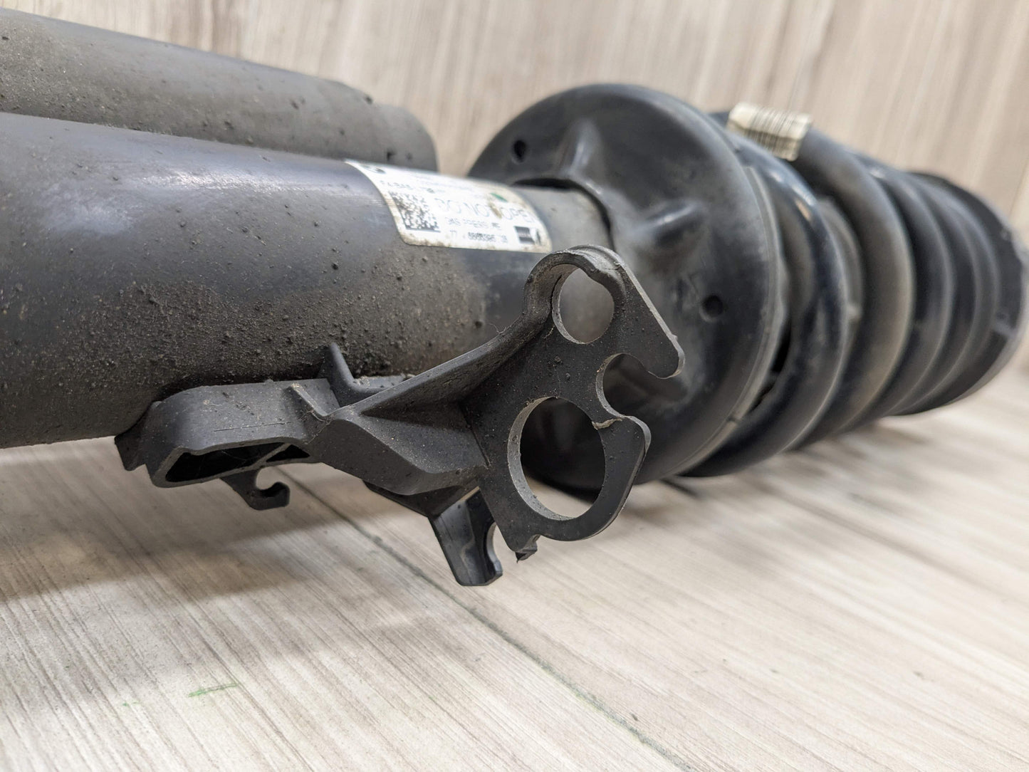 17-23 OEM BMW G30 M550iX Front Left Driver Spring Strut Shock Absorber VDC