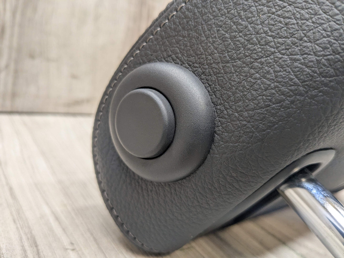 17-23 OEM BMW G30 530 540 M550 Rear Center Headrest Head Rest Black