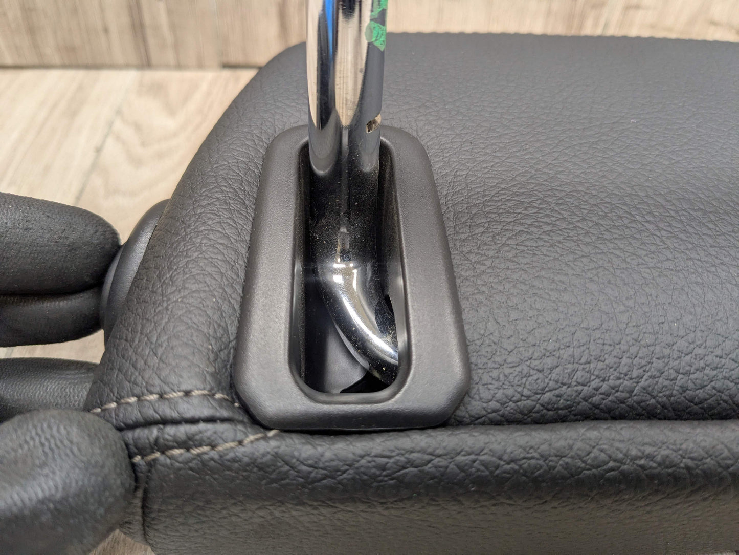 17-23 OEM BMW G30 530 540 M550 Rear Center Headrest Head Rest Black