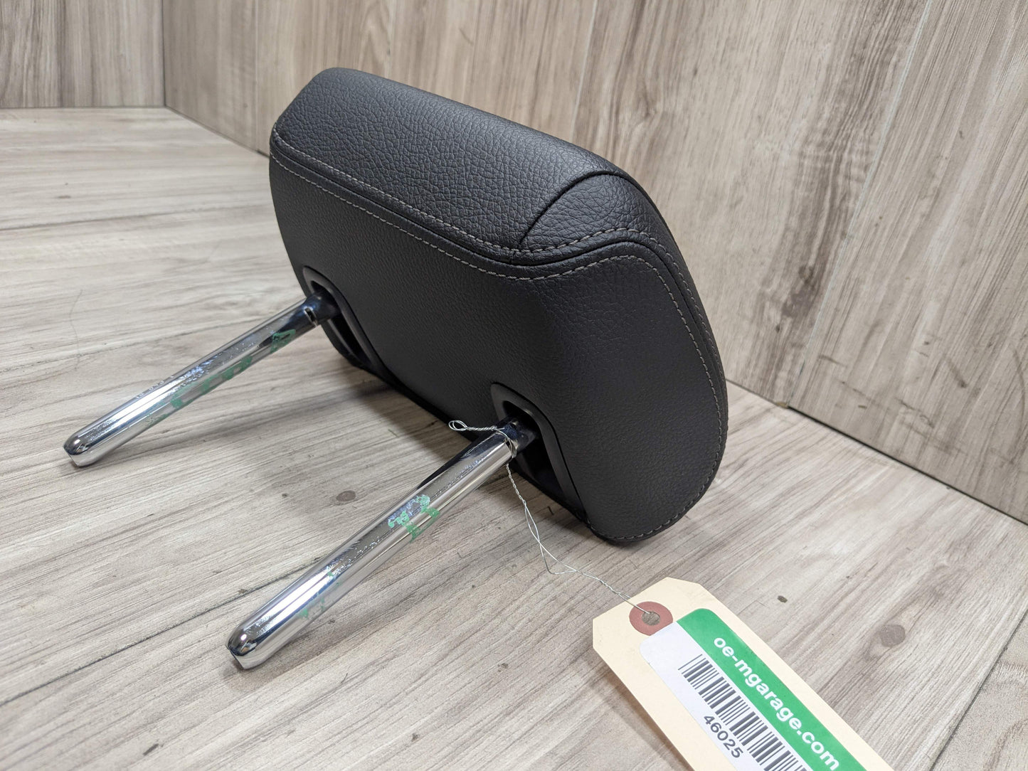 17-23 OEM BMW G30 530 540 M550 Rear Center Headrest Head Rest Black