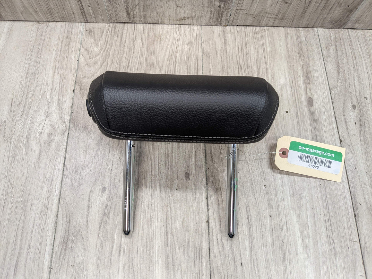 17-23 OEM BMW G30 530 540 M550 Rear Center Headrest Head Rest Black