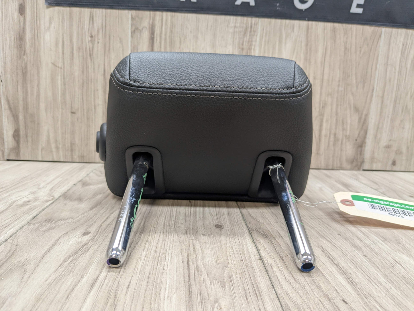 17-23 OEM BMW G30 530 540 M550 Rear Center Headrest Head Rest Black