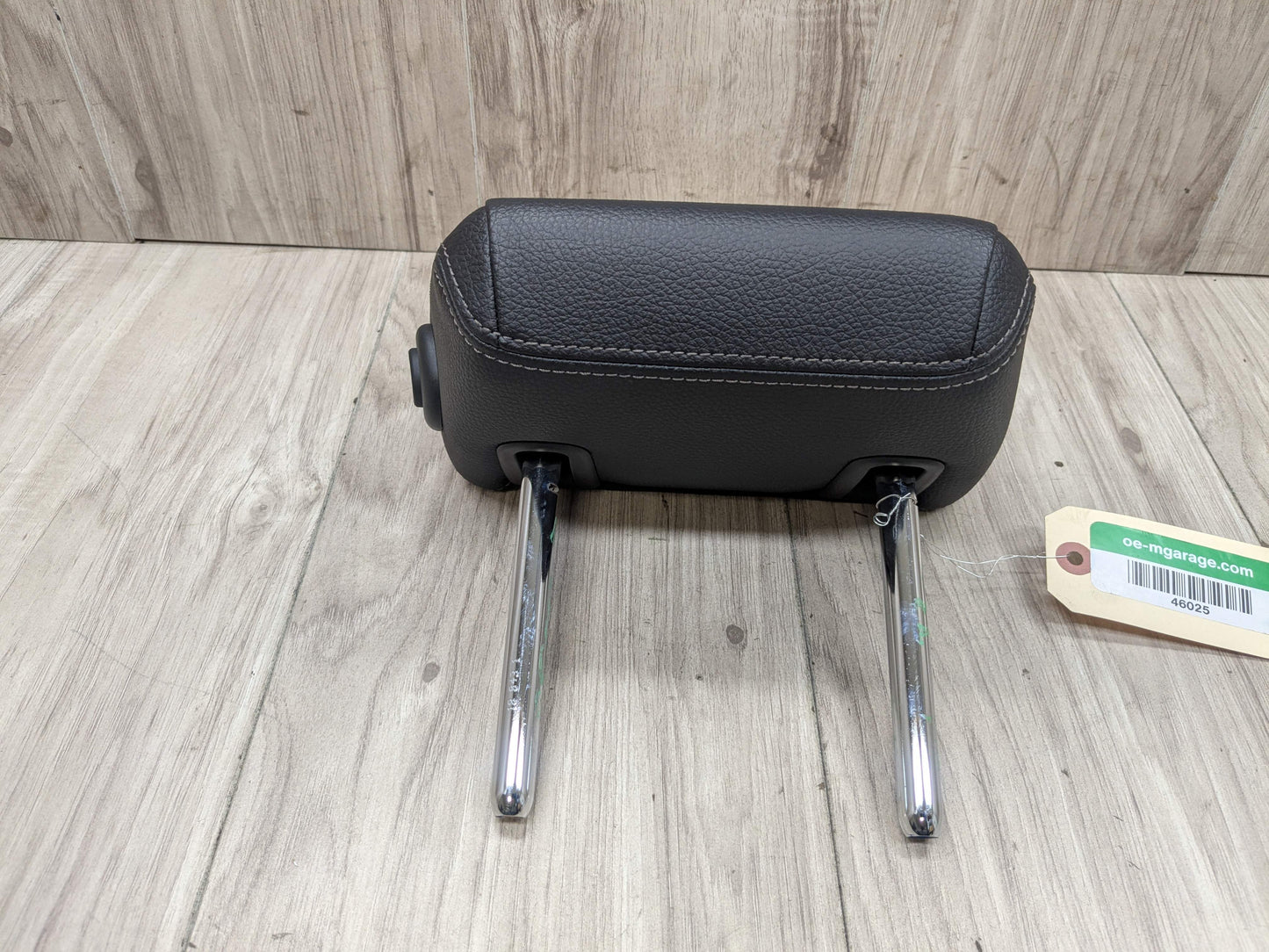 17-23 OEM BMW G30 530 540 M550 Rear Center Headrest Head Rest Black