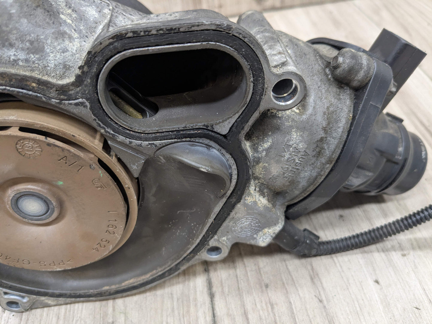 16-19 OEM BMW G12 G30 550 750 Engine N63 Water Pump Cooling Mechanical