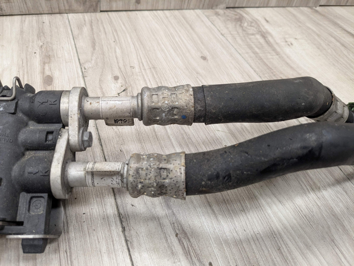 16-19 OEM BMW F90 M5 G12 750 G30 M550 Transmission Oil Cooler Line Inlet Outlet