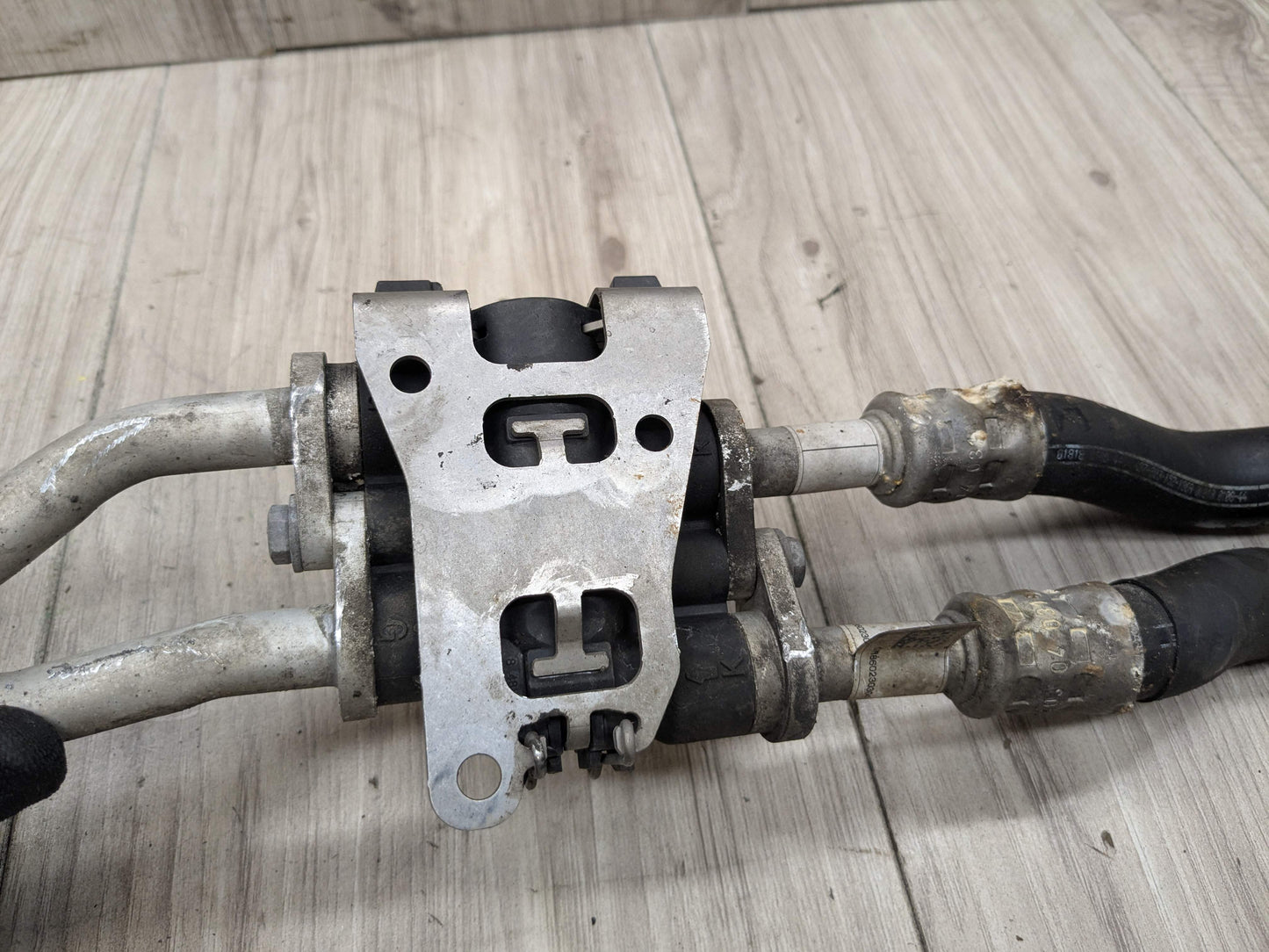 16-19 OEM BMW F90 M5 G12 750 G30 M550 Transmission Oil Cooler Line Inlet Outlet