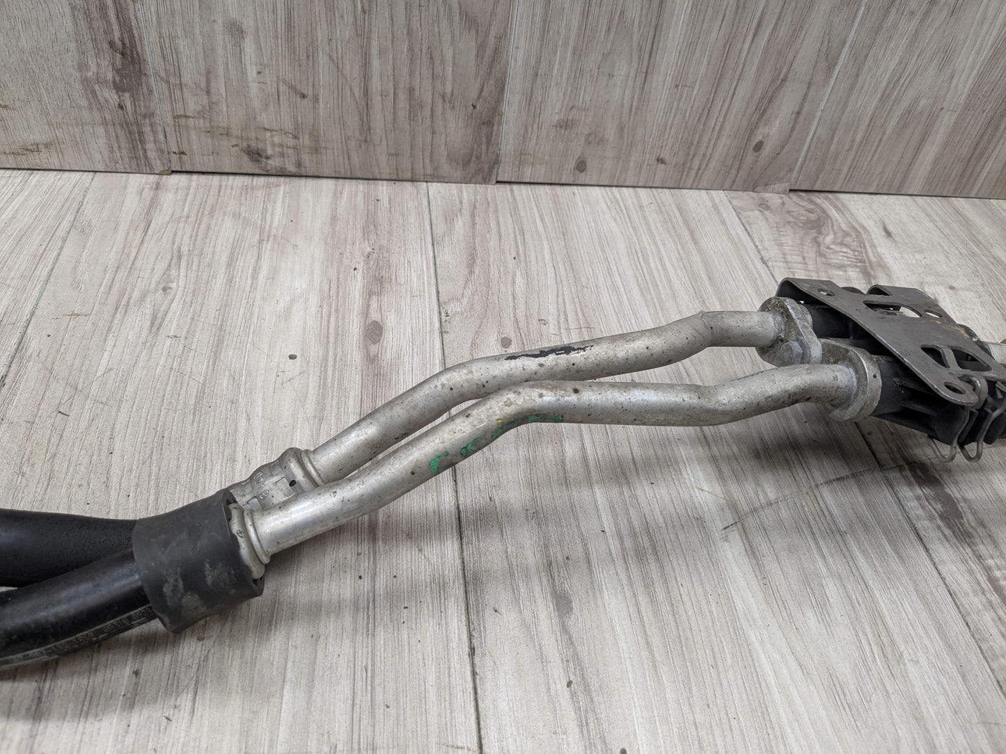 16-19 OEM BMW F90 M5 G12 750 G30 M550 Transmission Oil Cooler Line Inlet Outlet