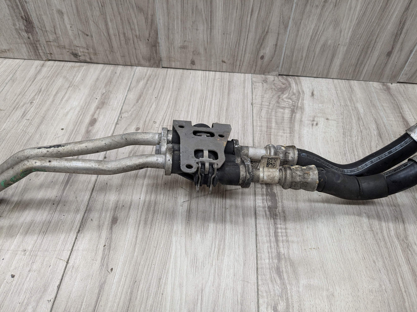 16-19 OEM BMW F90 M5 G12 750 G30 M550 Transmission Oil Cooler Line Inlet Outlet