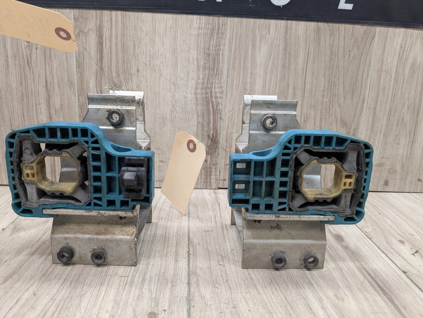 OEM BMW F90 F93 G11 G12 G16 G30 M5 Radiator Mount Support Bracket Left Right SET