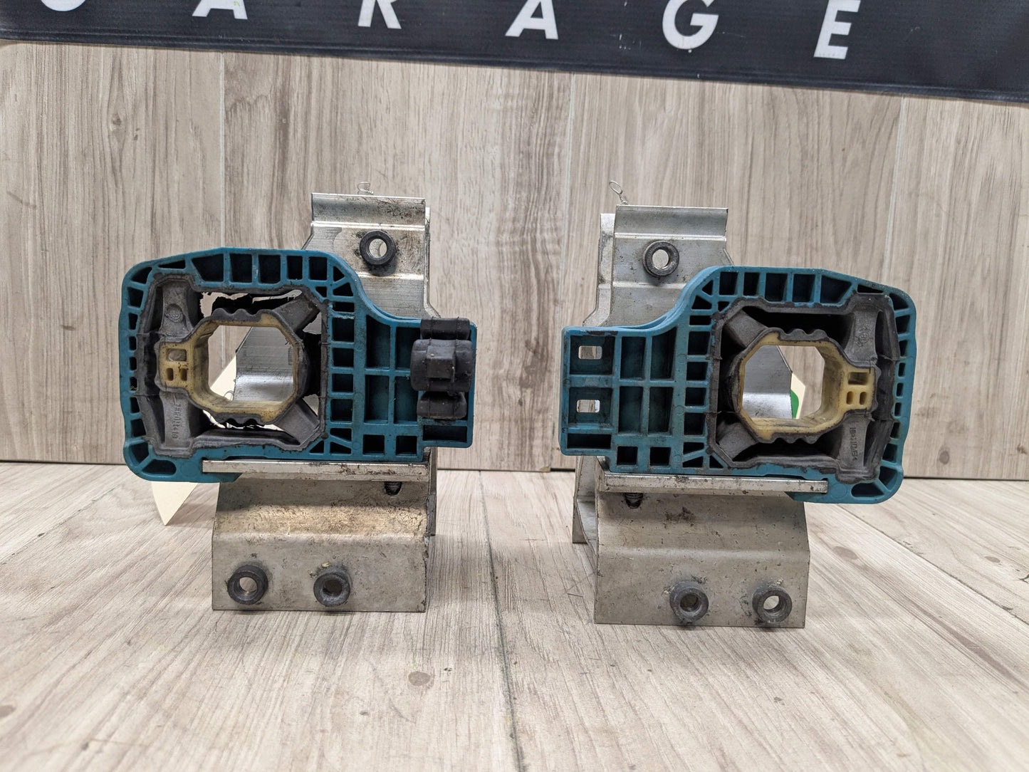 OEM BMW F90 F93 G11 G12 G16 G30 M5 Radiator Mount Support Bracket Left Right SET