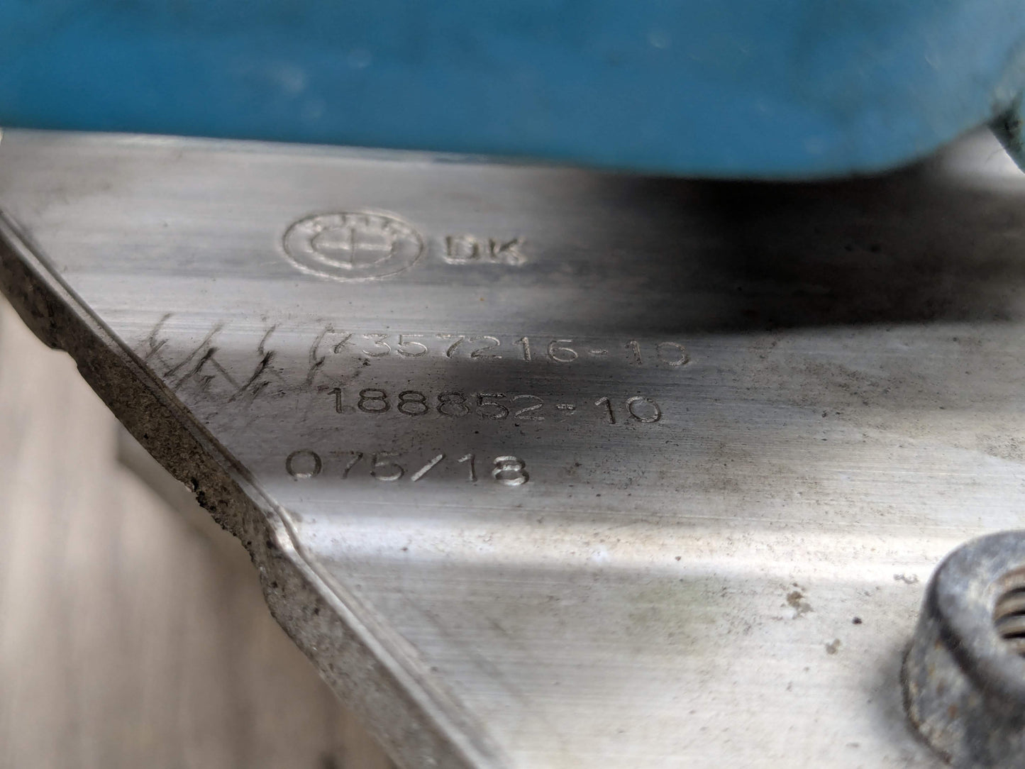 OEM BMW F90 F93 G11 G12 G16 G30 M5 Radiator Mount Support Bracket Left Right SET