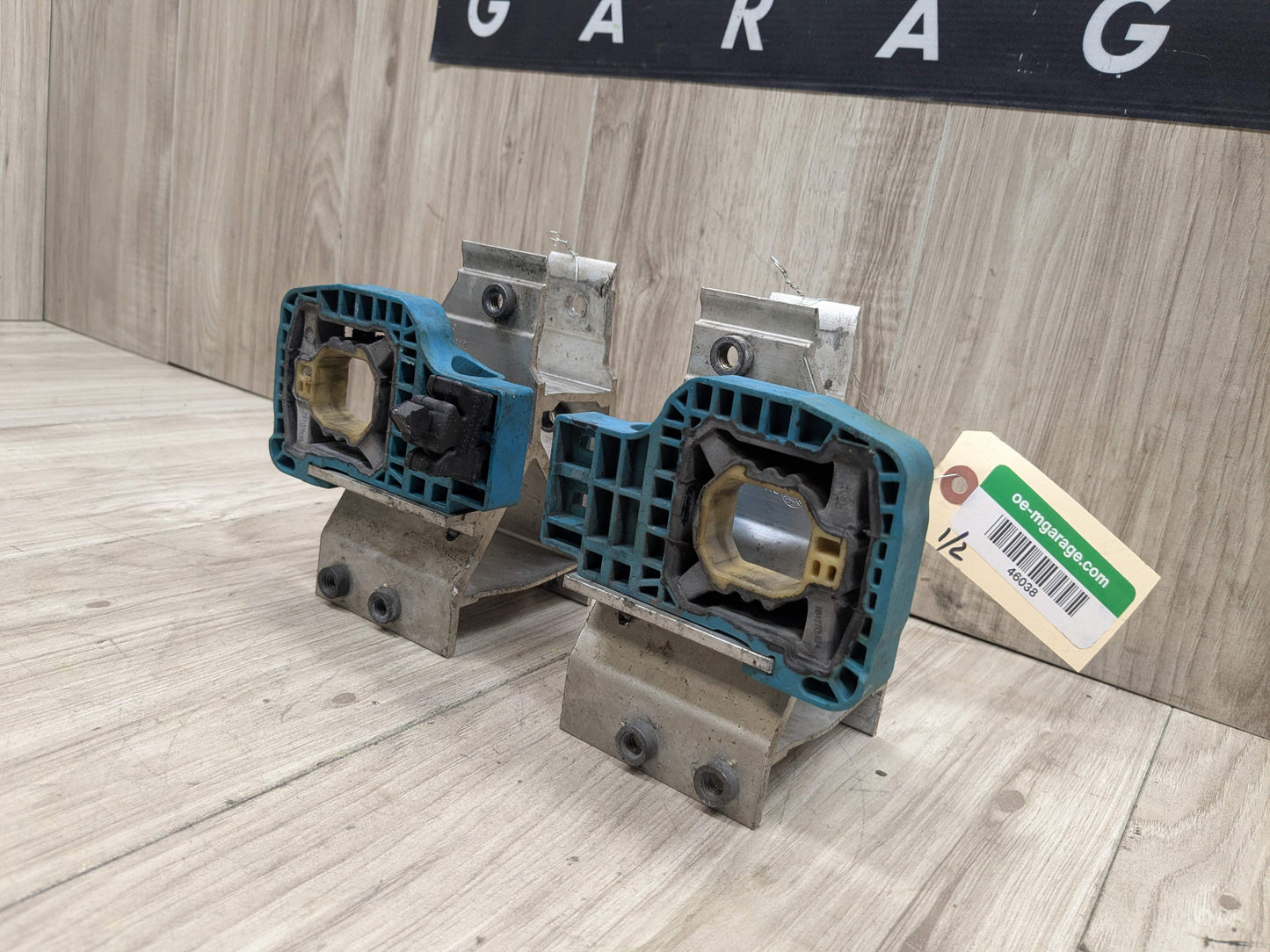 OEM BMW F90 F93 G11 G12 G16 G30 M5 Radiator Mount Support Bracket Left Right SET