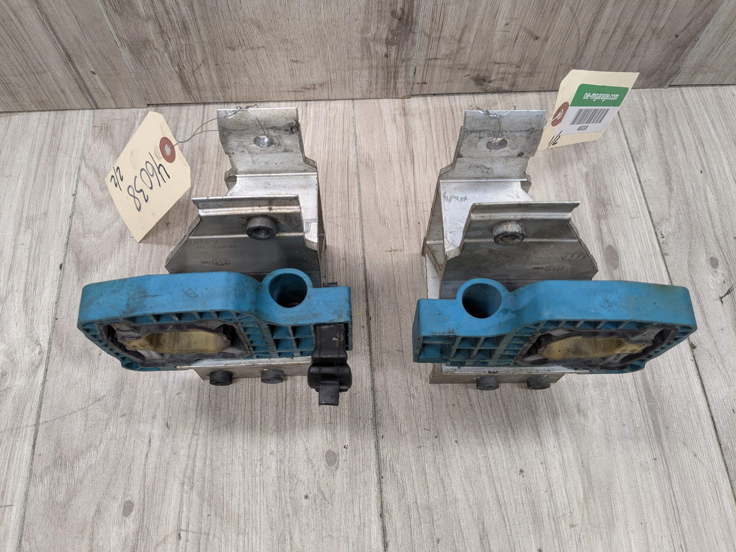 OEM BMW F90 F93 G11 G12 G16 G30 M5 Radiator Mount Support Bracket Left Right SET