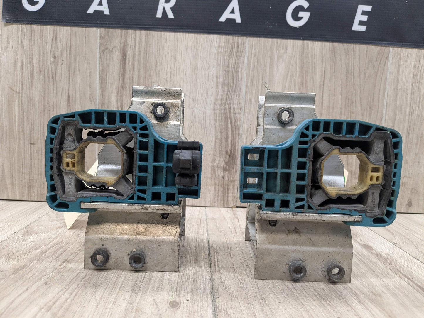 OEM BMW F90 F93 G11 G12 G16 G30 M5 Radiator Mount Support Bracket Left Right SET