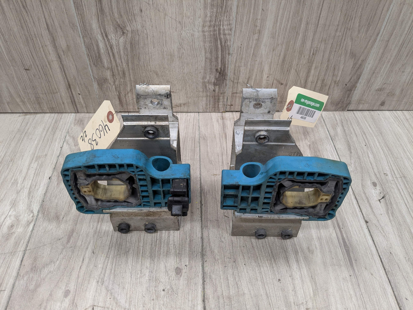 OEM BMW F90 F93 G11 G12 G16 G30 M5 Radiator Mount Support Bracket Left Right SET