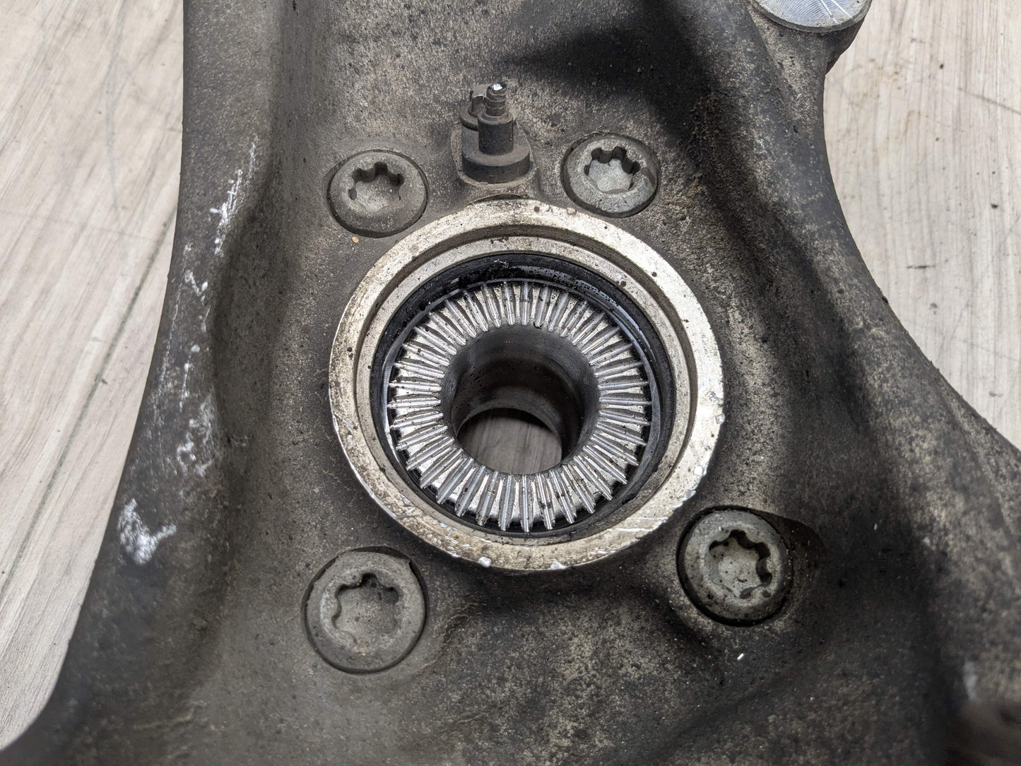 OEM BMW G30 530 540 M550 AWD Front Right Passenger Hub Spindle Knuckle Bearing