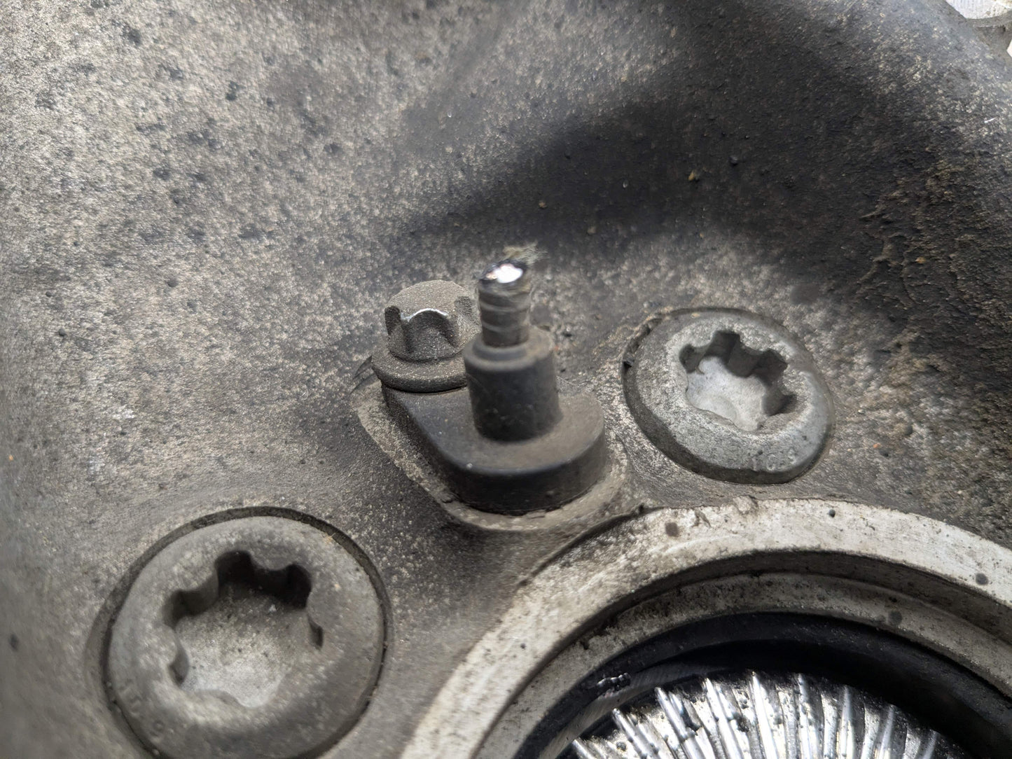 OEM BMW G30 530 540 M550 AWD Front Right Passenger Hub Spindle Knuckle Bearing