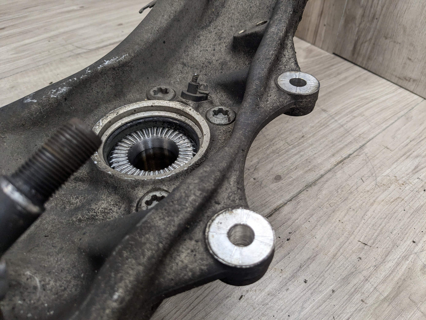 OEM BMW G30 530 540 M550 AWD Front Right Passenger Hub Spindle Knuckle Bearing