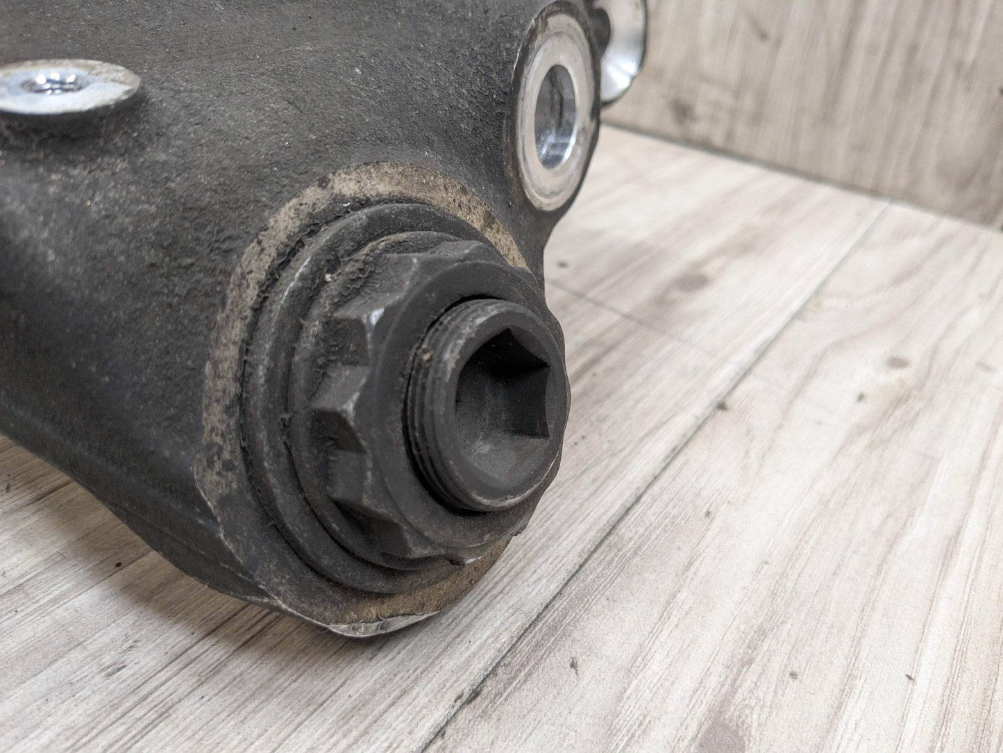 OEM BMW G30 530 540 M550 AWD Front Right Passenger Hub Spindle Knuckle Bearing