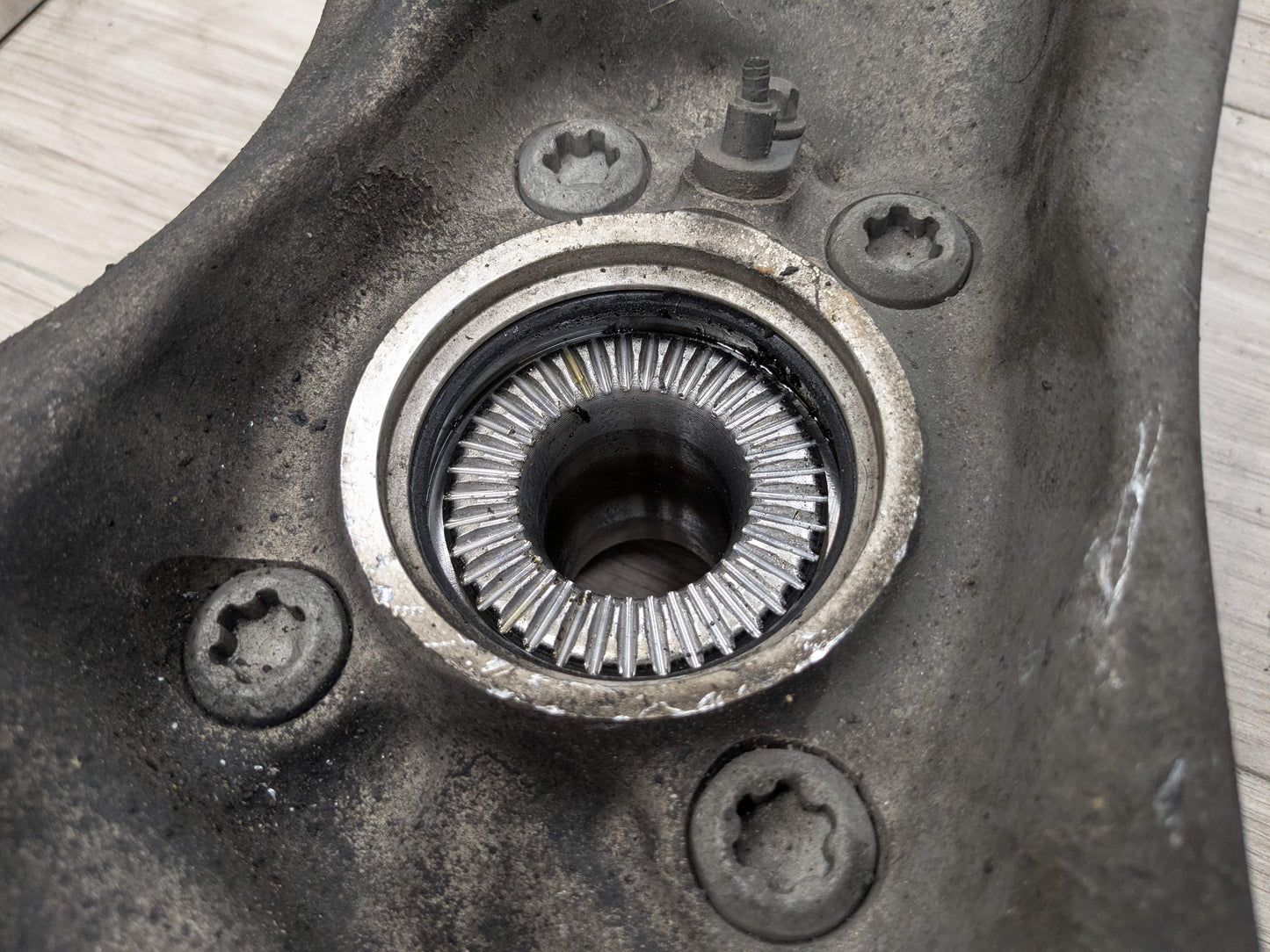 OEM BMW G30 530 540 M550 AWD Front Left Driver Hub Spindle Knuckle Wheel Bearing