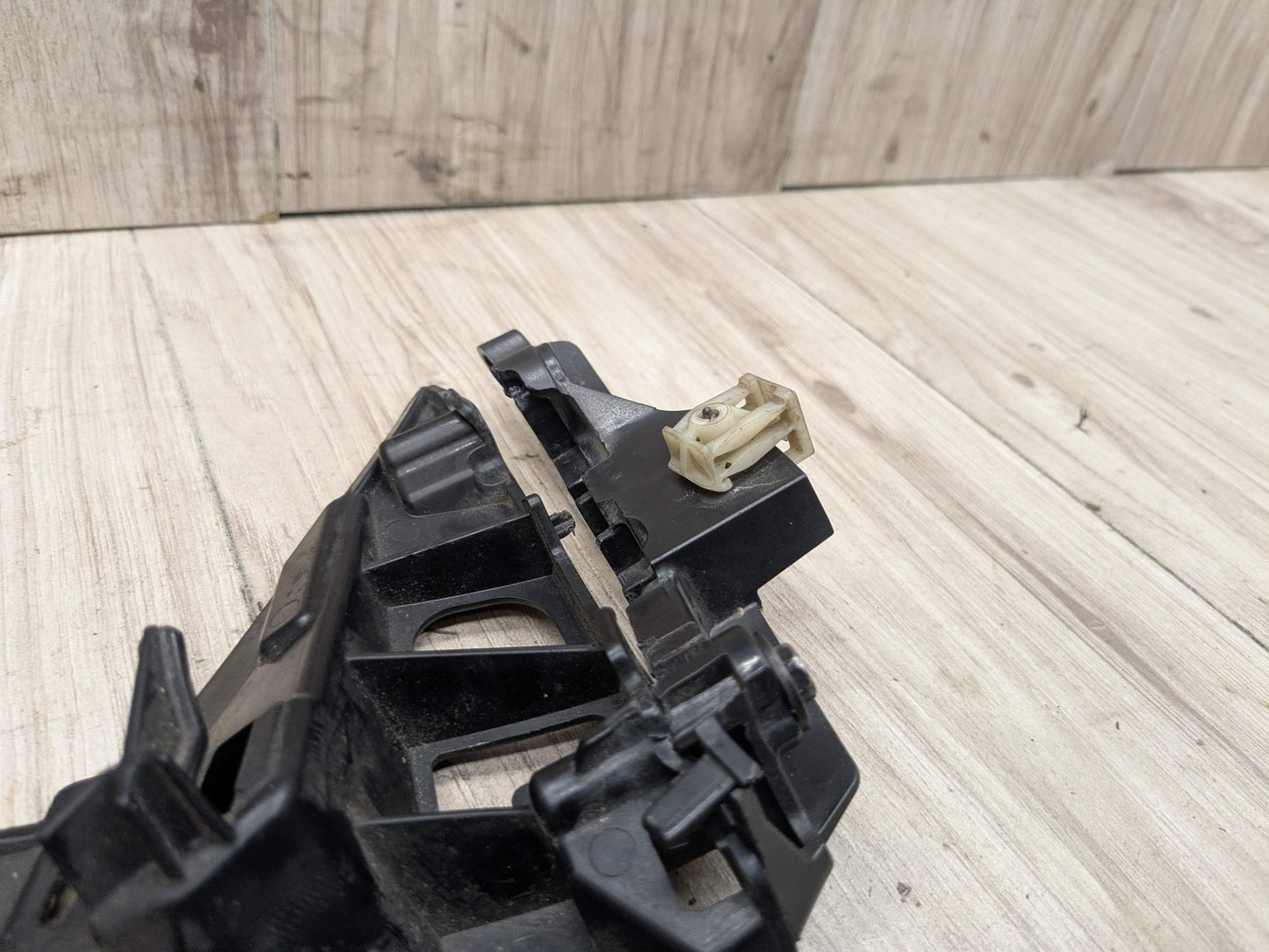 17-23 OEM BMW G30 530 540 Front Bumper Left Driver Side Bracket Support