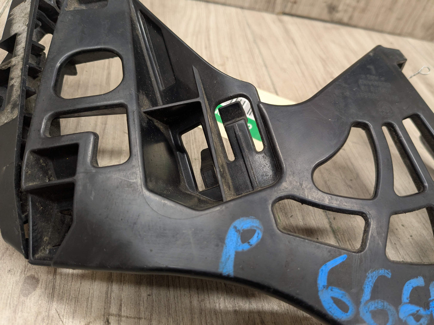 17-23 OEM BMW G30 530 540 Front Bumper Left Driver Side Bracket Support