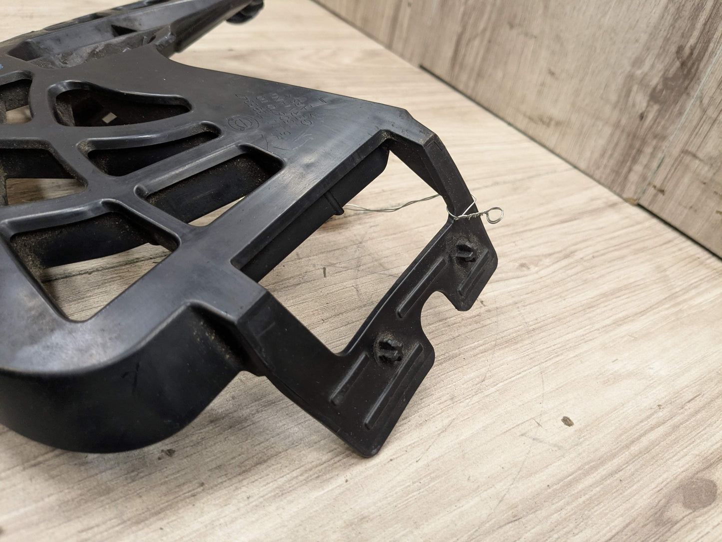 17-23 OEM BMW G30 530 540 Front Bumper Left Driver Side Bracket Support