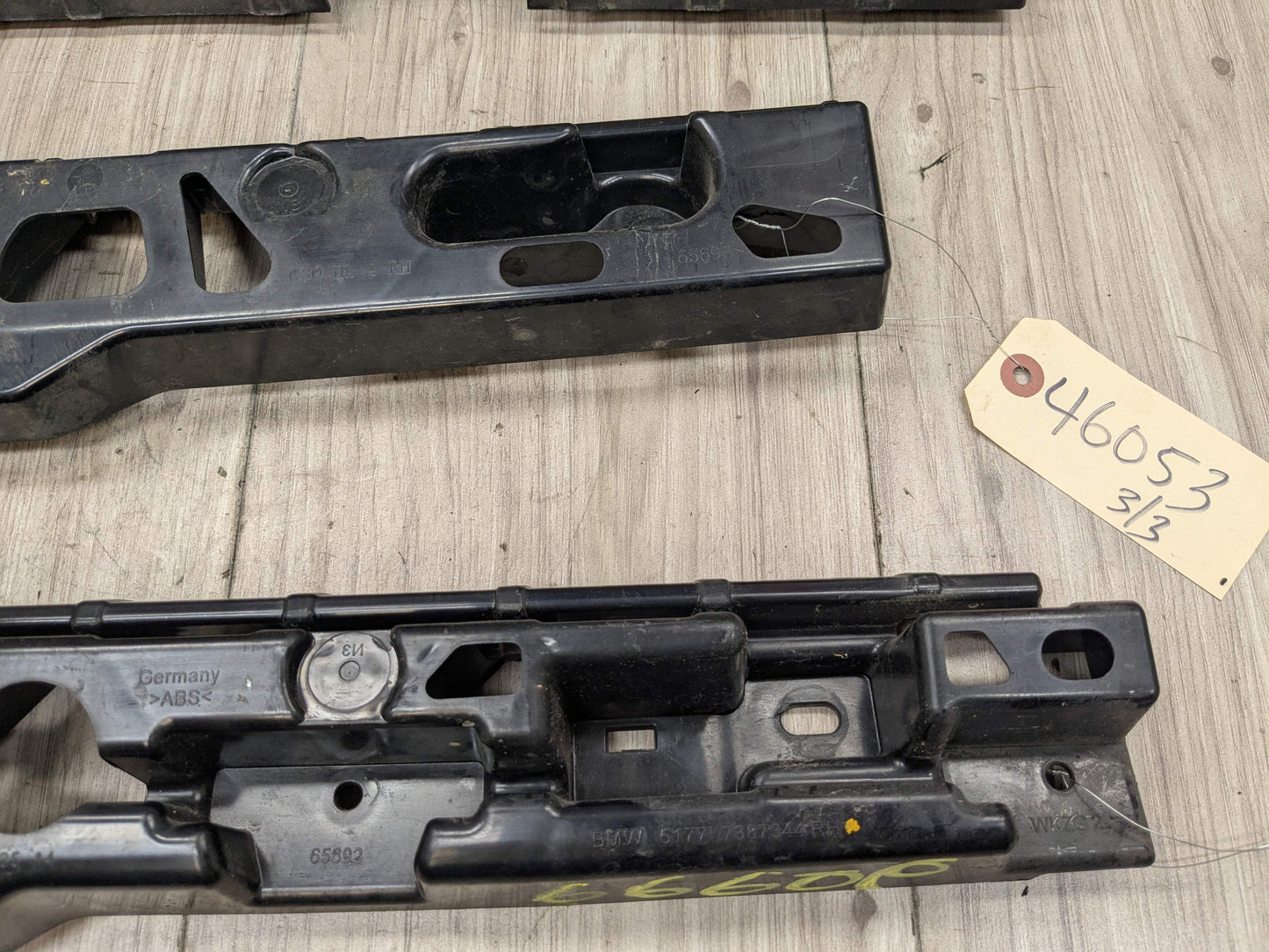 17-23 OEM BMW G30 F90 M5 Right Passenger Side Skirt Rocker Panel Bracket SET