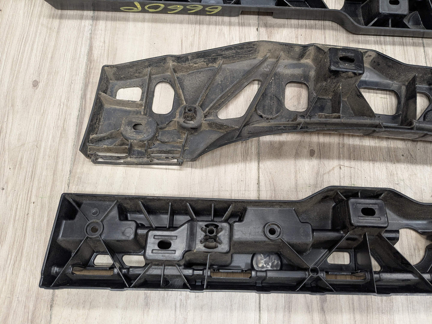 17-23 OEM BMW G30 F90 M5 Right Passenger Side Skirt Rocker Panel Bracket SET