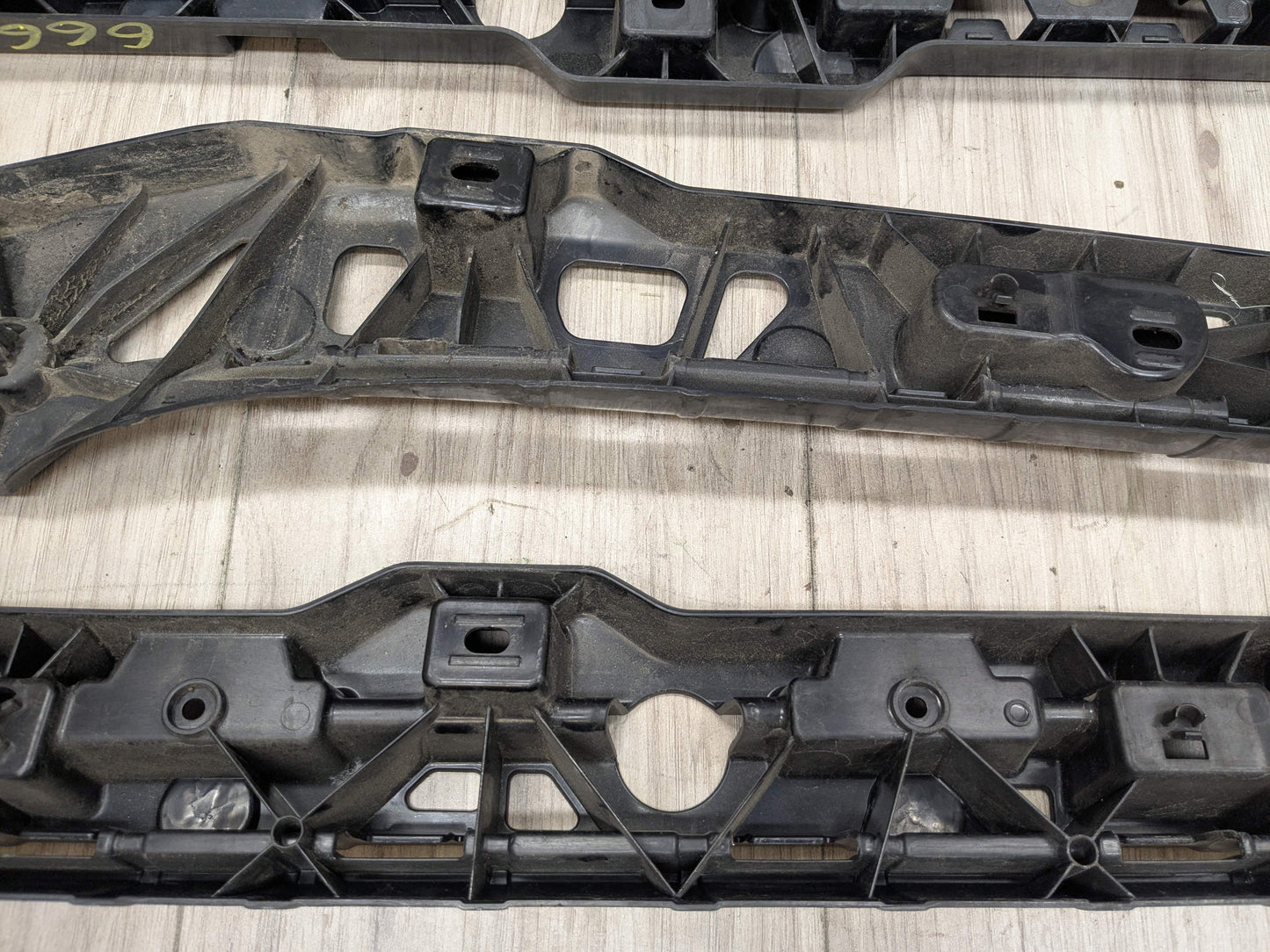 17-23 OEM BMW G30 F90 M5 Right Passenger Side Skirt Rocker Panel Bracket SET