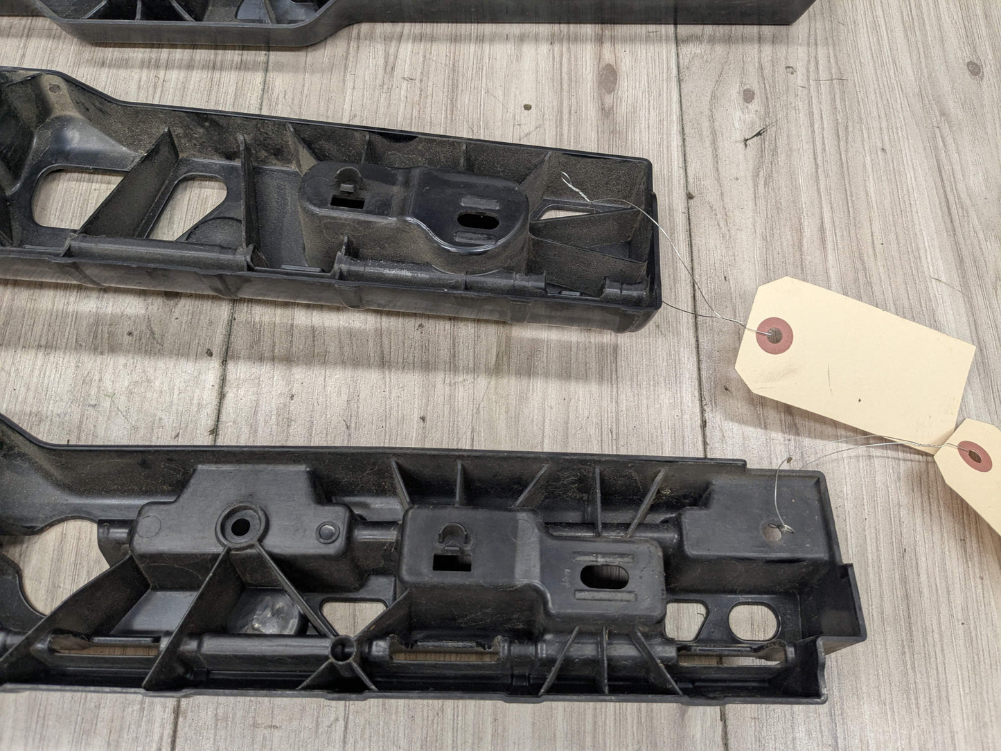 17-23 OEM BMW G30 F90 M5 Right Passenger Side Skirt Rocker Panel Bracket SET