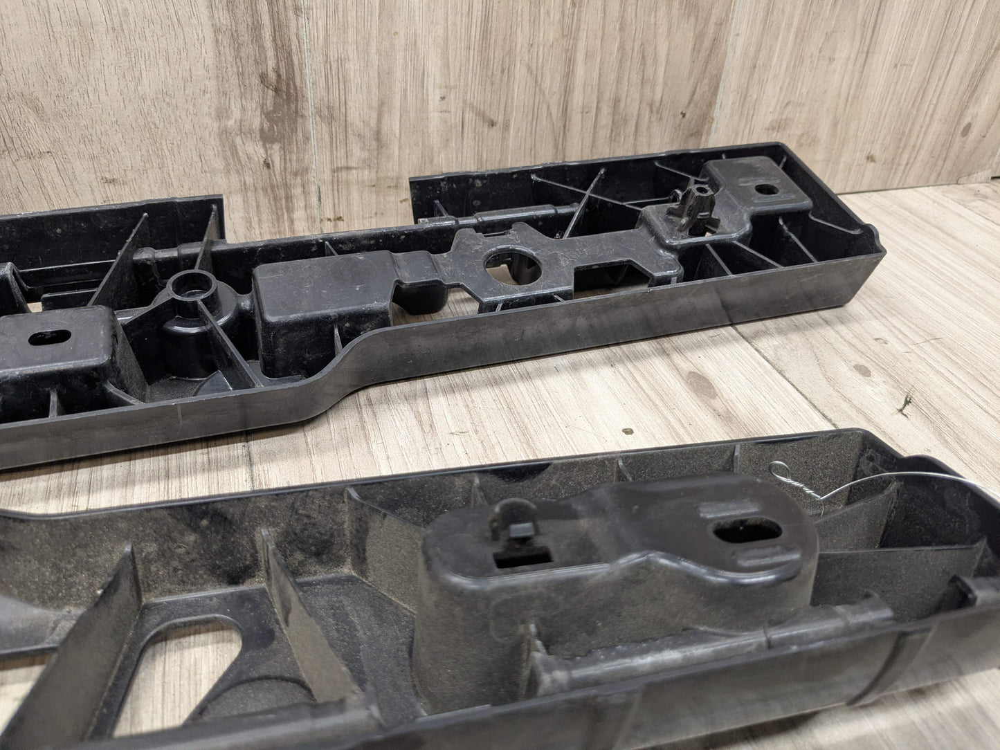 17-23 OEM BMW G30 F90 M5 Right Passenger Side Skirt Rocker Panel Bracket SET