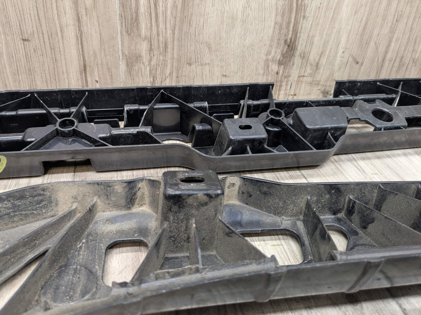 17-23 OEM BMW G30 F90 M5 Right Passenger Side Skirt Rocker Panel Bracket SET