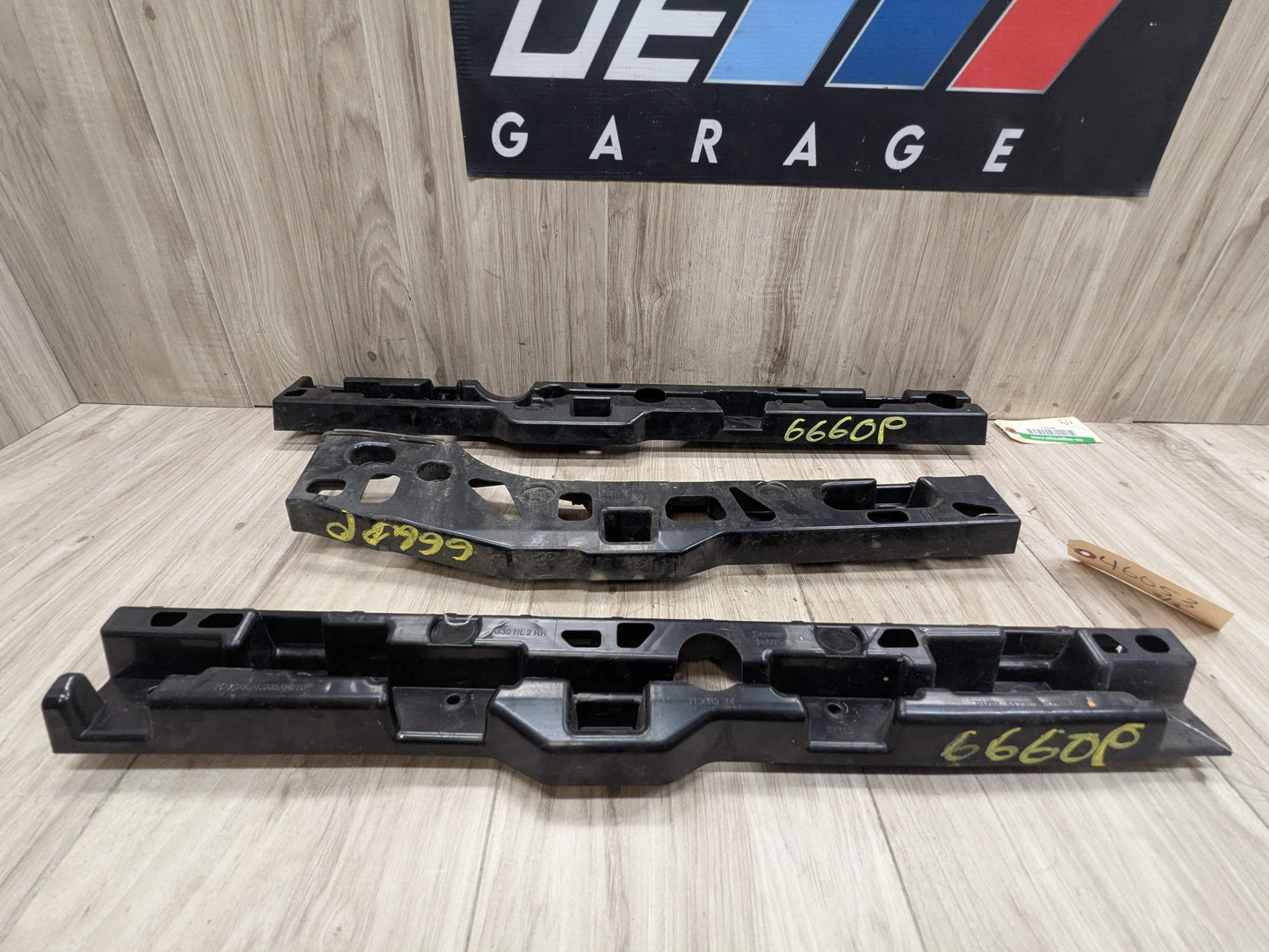 17-23 OEM BMW G30 F90 M5 Right Passenger Side Skirt Rocker Panel Bracket SET