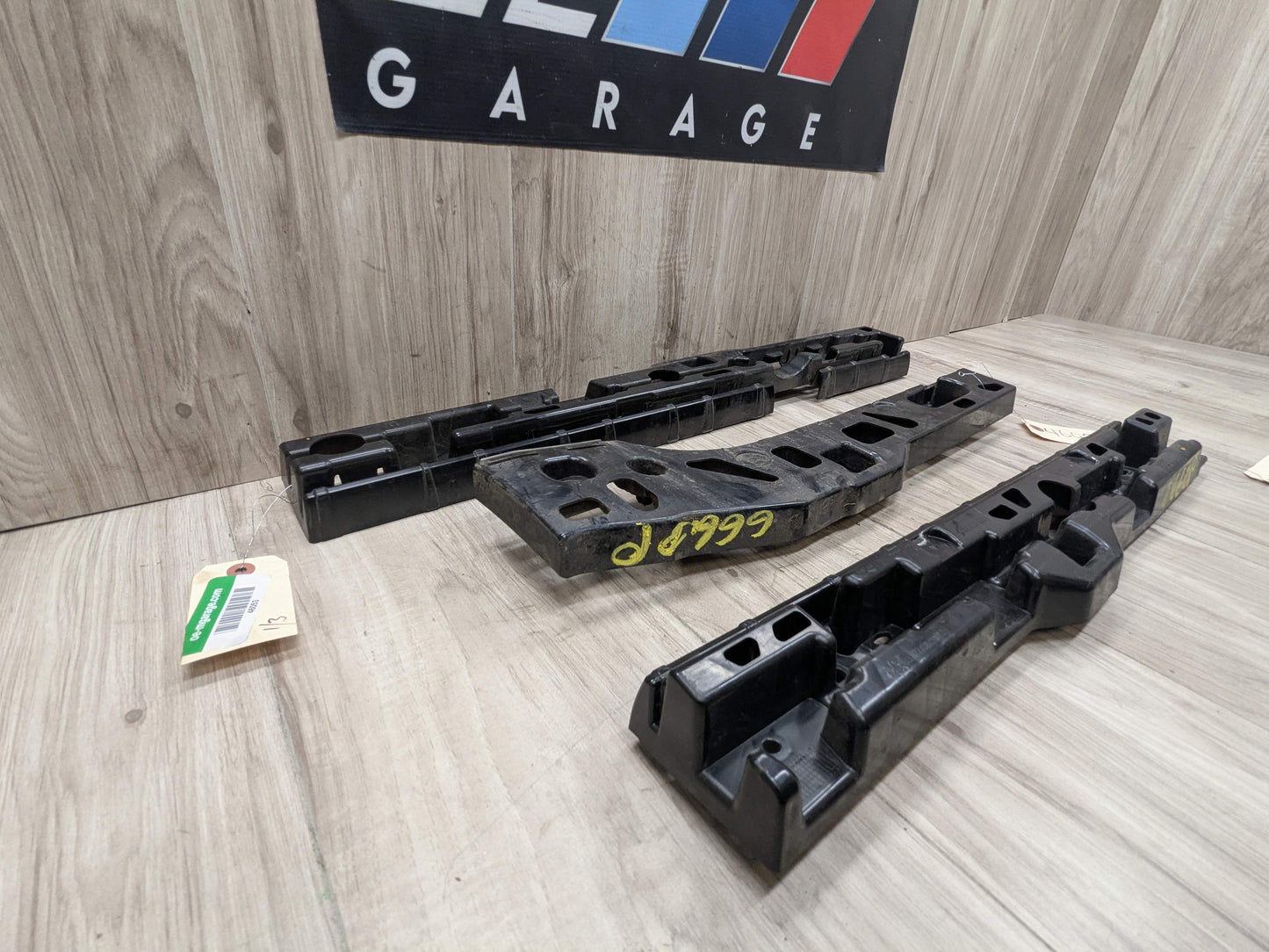 17-23 OEM BMW G30 F90 M5 Right Passenger Side Skirt Rocker Panel Bracket SET