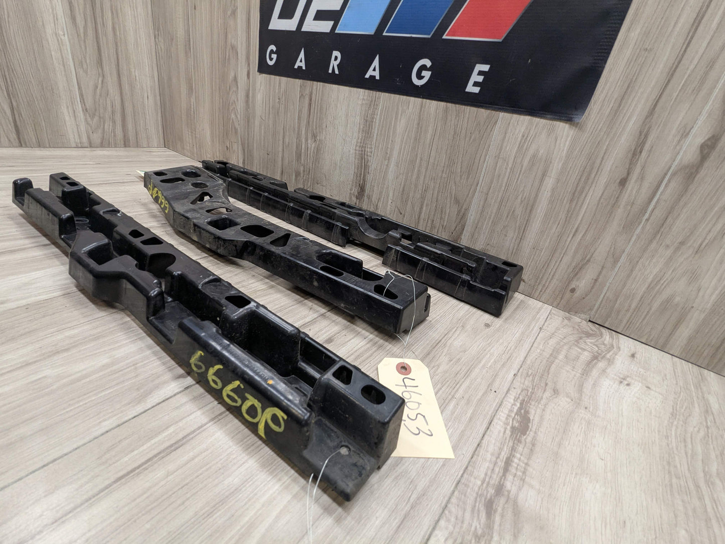 17-23 OEM BMW G30 F90 M5 Right Passenger Side Skirt Rocker Panel Bracket SET