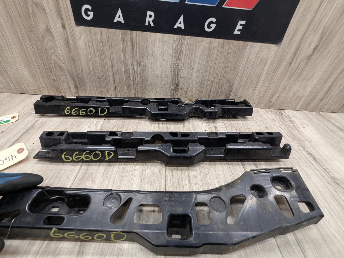 17-23 OEM BMW G30 F90 M5 Left Driver Side Skirt Rocker Panel Bracket SET