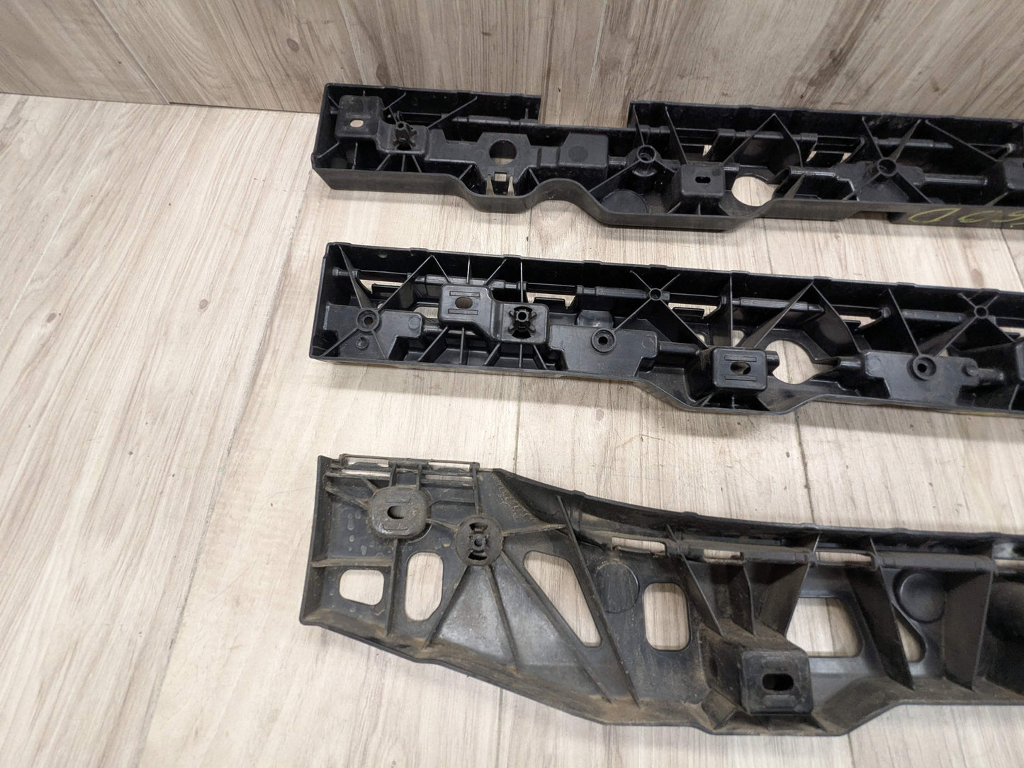 17-23 OEM BMW G30 F90 M5 Left Driver Side Skirt Rocker Panel Bracket SET