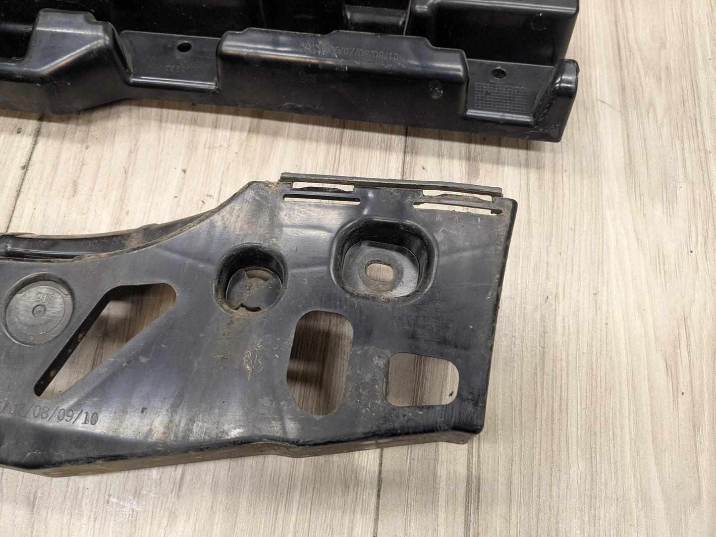 17-23 OEM BMW G30 F90 M5 Left Driver Side Skirt Rocker Panel Bracket SET