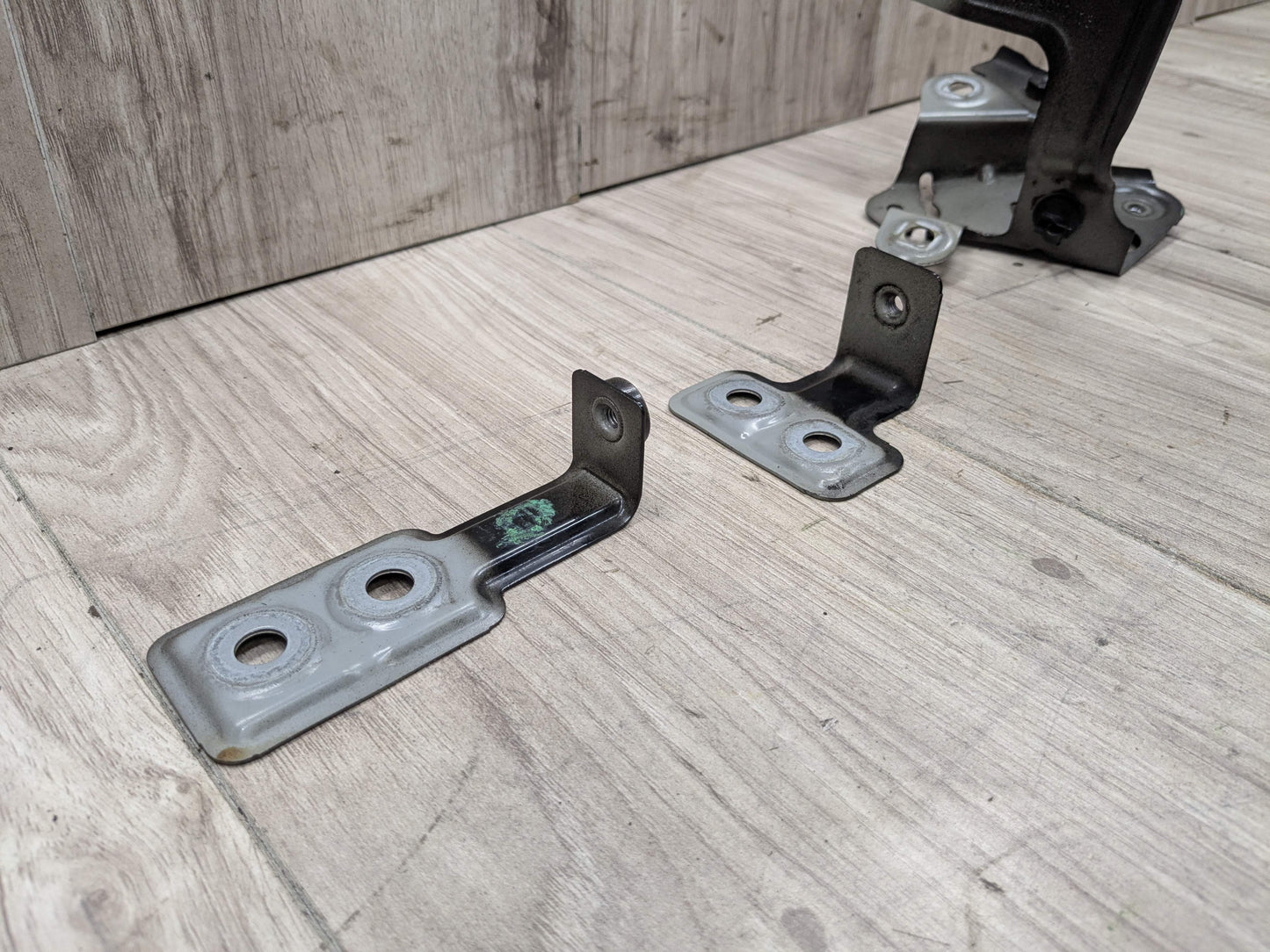 OEM BMW F90 G30 530 540 M550 M5 Front Left Driver Fender Wing Holder Bracket SET