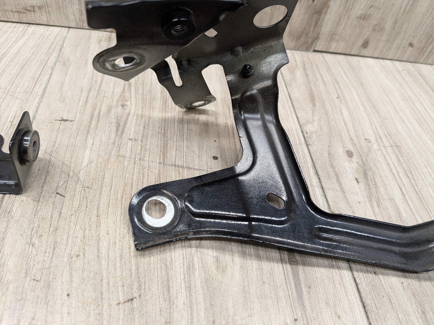 OEM BMW F90 G30 530 540 M550 M5 Front Left Driver Fender Wing Holder Bracket SET