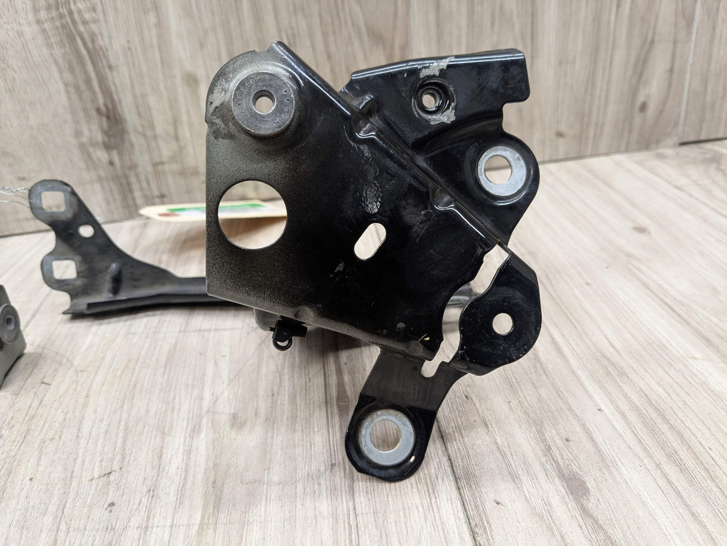 OEM BMW F90 G30 530 540 M550 M5 Front Left Driver Fender Wing Holder Bracket SET