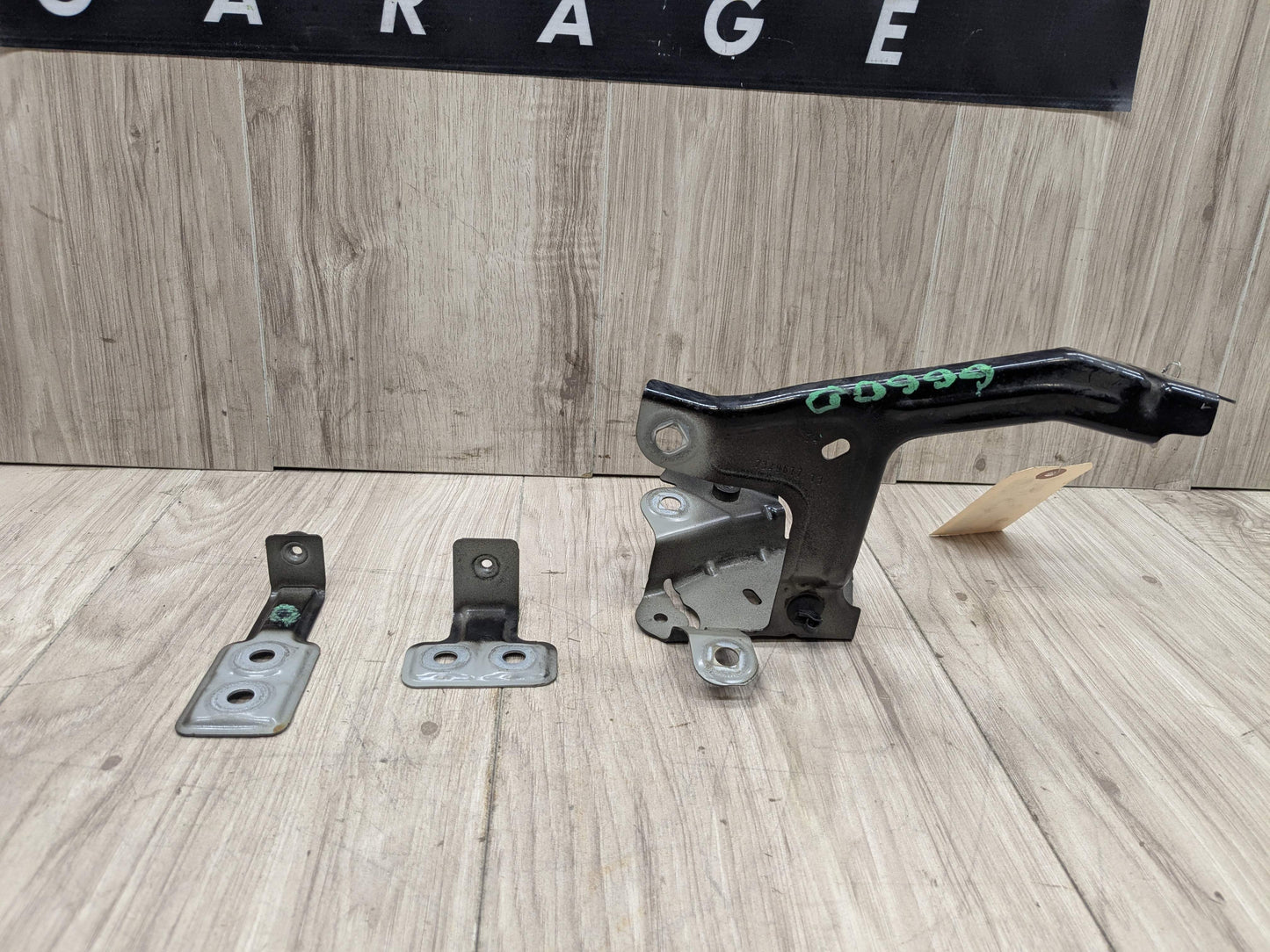 OEM BMW F90 G30 530 540 M550 M5 Front Left Driver Fender Wing Holder Bracket SET