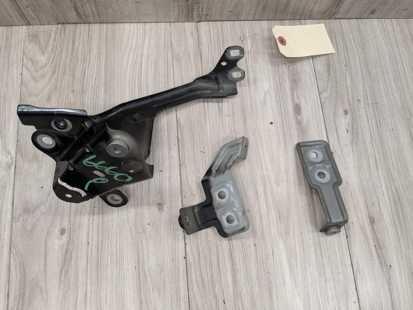 OEM BMW F90 G30 530 540 M550 M5 Front Right Passengers Fender Holder Bracket SET