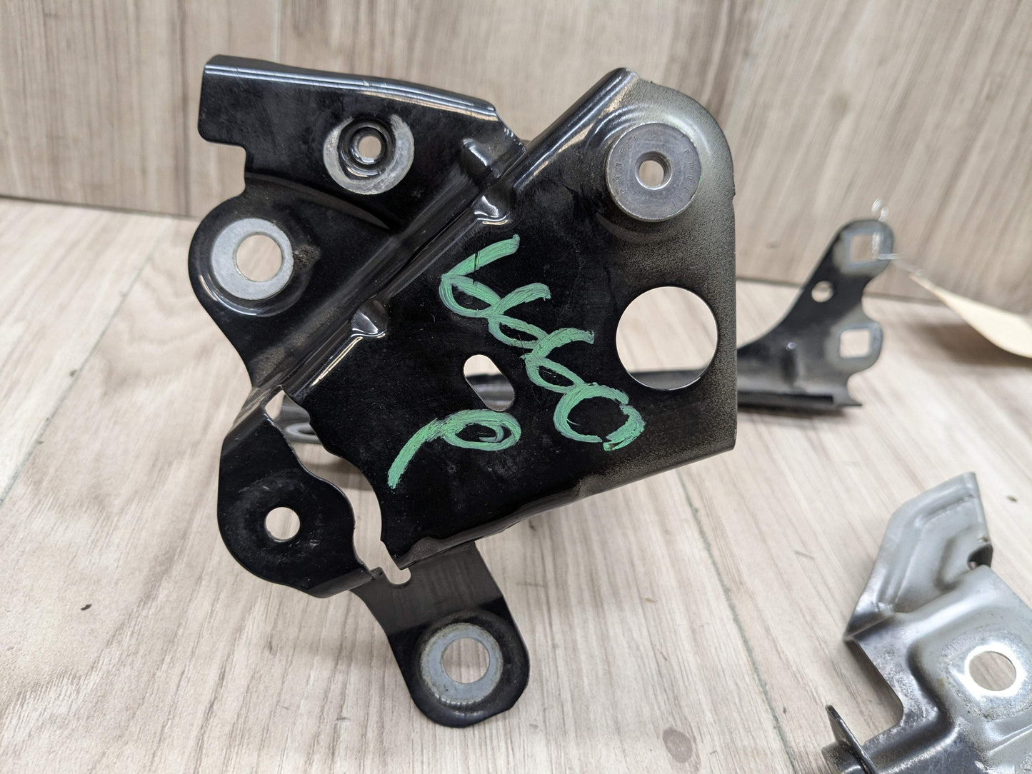 OEM BMW F90 G30 530 540 M550 M5 Front Right Passengers Fender Holder Bracket SET