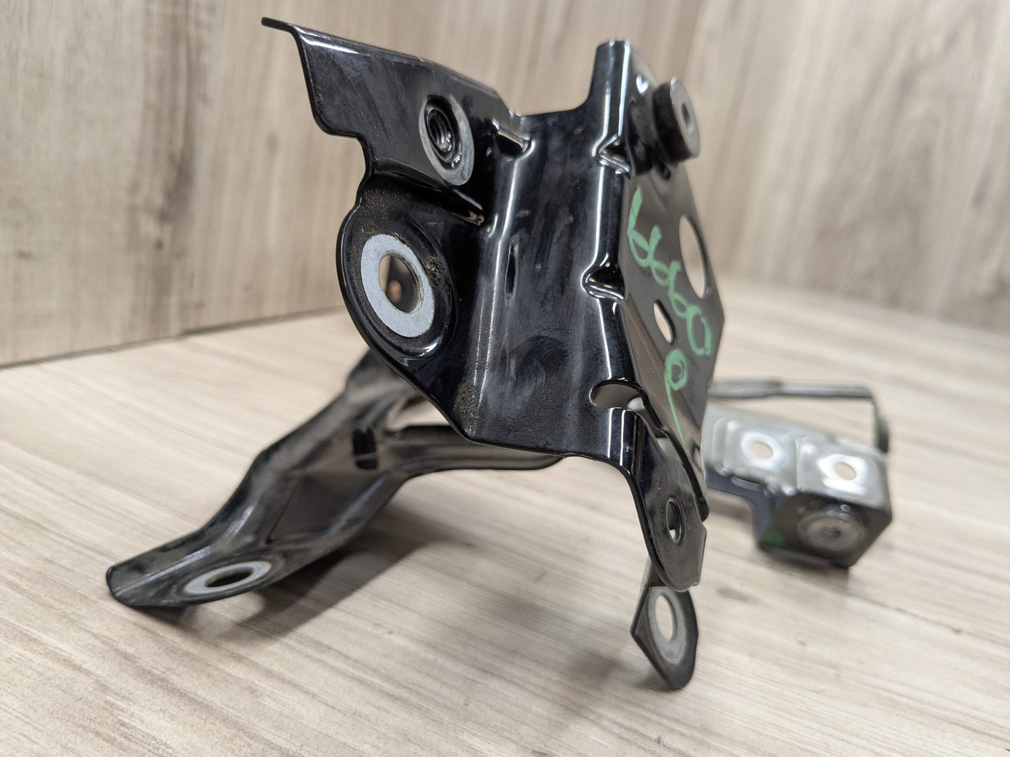 OEM BMW F90 G30 530 540 M550 M5 Front Right Passengers Fender Holder Bracket SET