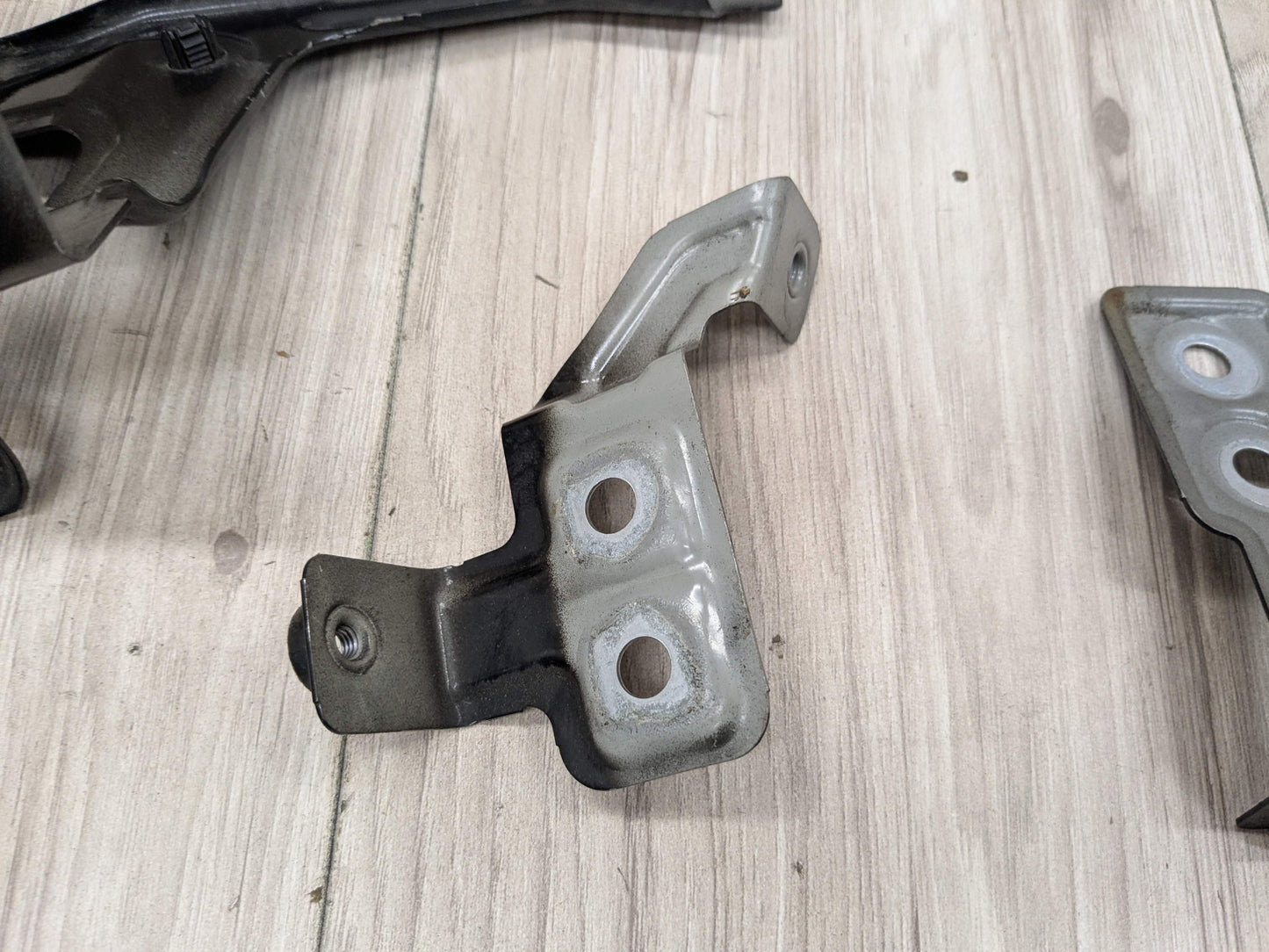 OEM BMW F90 G30 530 540 M550 M5 Front Right Passengers Fender Holder Bracket SET