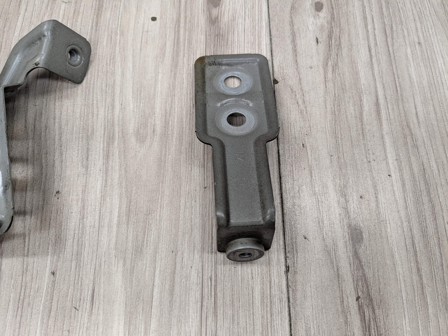 OEM BMW F90 G30 530 540 M550 M5 Front Right Passengers Fender Holder Bracket SET